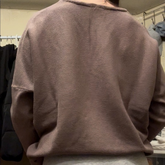 Beautiful soft lilac sweater - Picture 2 of 3